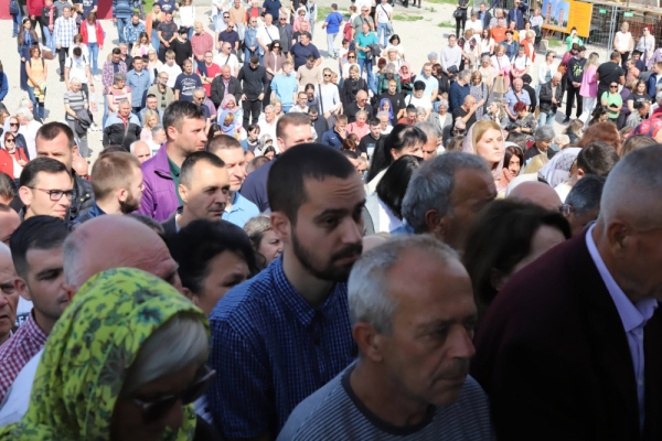 Светом литургијом и литијама житељи Дуваништа обележавају славу Светог Василија Острошког Чудотворца кога сматрају својим заштитником. Литургију у храму Св. Василија Острошког служио је владика нишки Арсеније у саслужењу са нишким свештенством. Литу