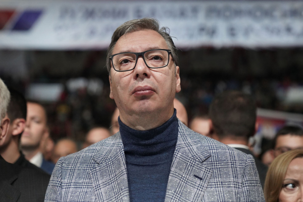 Francuski mediji: Vučić vlada tako što štampa novac i rasprodaje nacionalno bogatstvo
