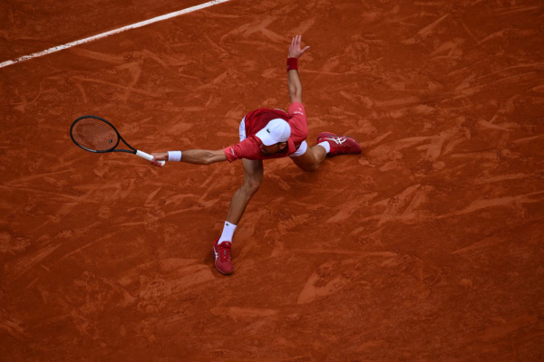 Novak u finalu Ženeve – borba za istorijsku 100. titulu