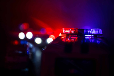 Urinirao po cveću i svećama za nastradale kod Železničke stanice - Ukoliko prepoznajete ovog muškarca, javite se na 192!