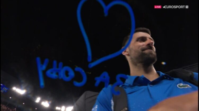 Novak Đoković napisao na kameri „Za Sonju“. Posvetio pobedu pregaženoj studentkinji!
