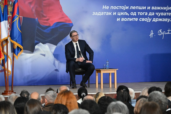 Poceo i svoje da izbacuje! Vučić je malo nervozan! VIDEO