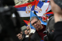 Predsednik Vučić posetio studente u Pionirskom parku - "Nosiću majicu 'I ja sam ćaci'"