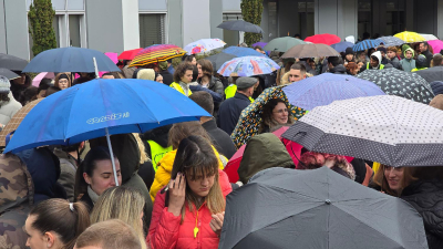 Studenti blolirali ulaz u Ministarstvo zdravlja, ori se: „Doktor Smrt“ i „Gotov si“