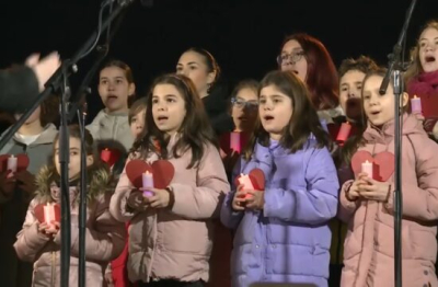 Dečiji hor u Nišu pesmom poslao poruku: „Ovo je zemlja za nas“
