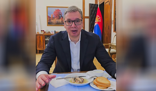 Vučić jede sardine bez luka