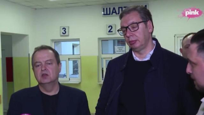 Vučić ne može da sluša Dačićevo pravdanje, a ministar laže da žandarmi nisu intervenisali