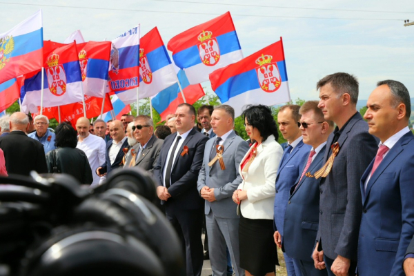Povodom Dana pobede položeni venci na Spomenik stradalim sovjetskim vojnicima
